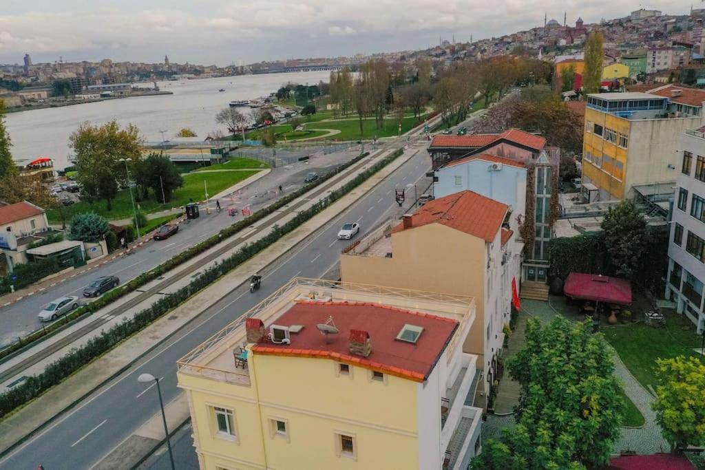 Waterfront Apartment By The Tram - Terrace With Dome & Golden Horn View In Fatih Istanbul Exterior foto