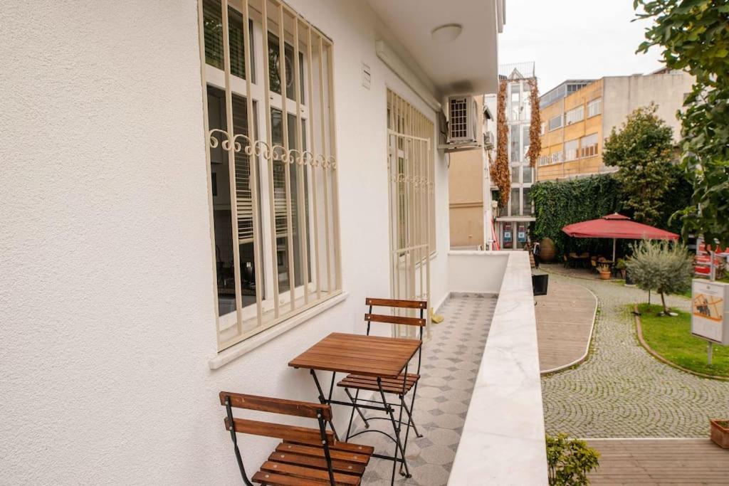 Waterfront Apartment By The Tram - Terrace With Dome & Golden Horn View In Fatih Istanbul Exterior foto