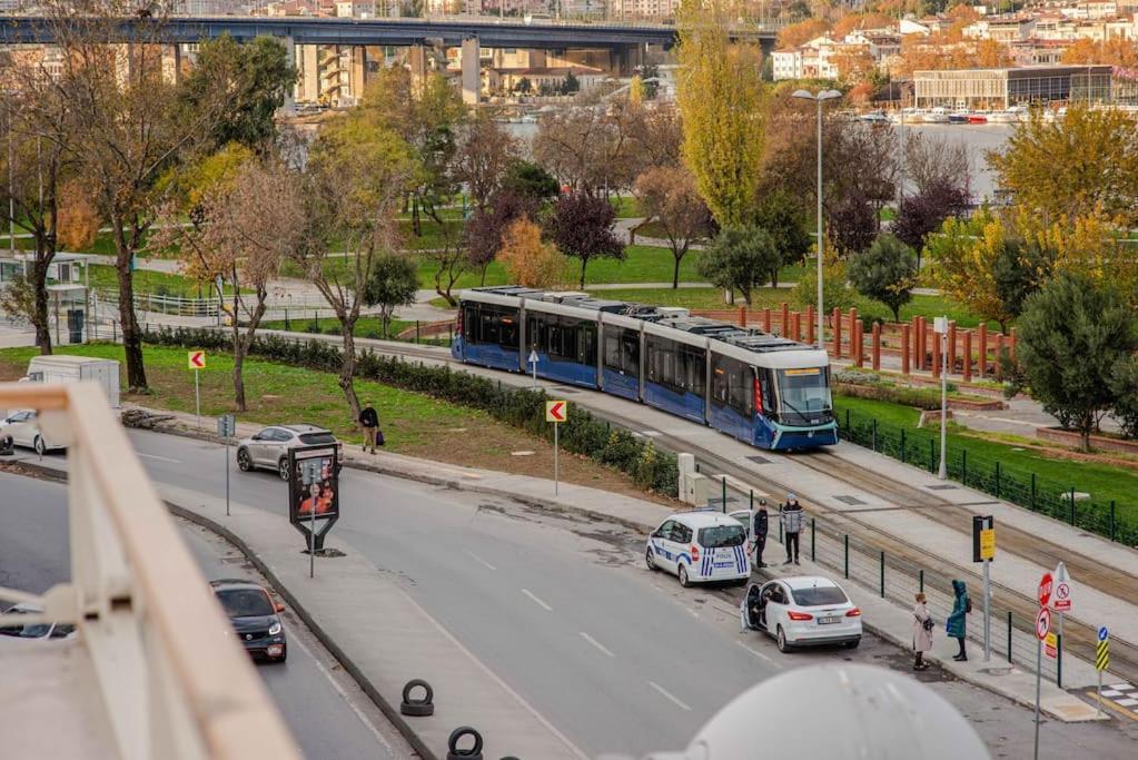Waterfront Apartment By The Tram - Terrace With Dome & Golden Horn View In Fatih Istanbul Exterior foto