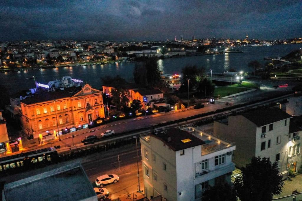 Waterfront Apartment By The Tram - Terrace With Dome & Golden Horn View In Fatih Istanbul Exterior foto