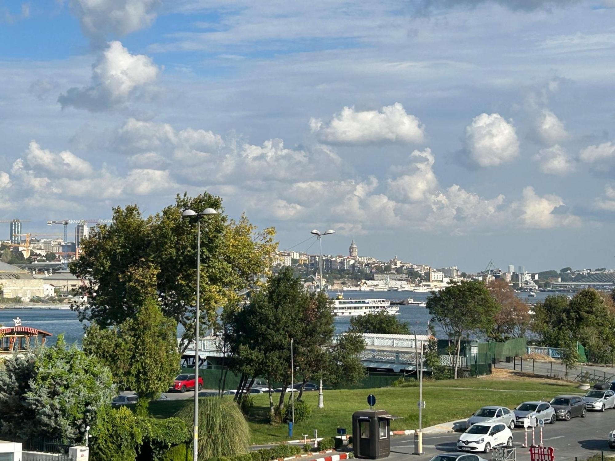 Waterfront Apartment By The Tram - Terrace With Dome & Golden Horn View In Fatih Istanbul Exterior foto