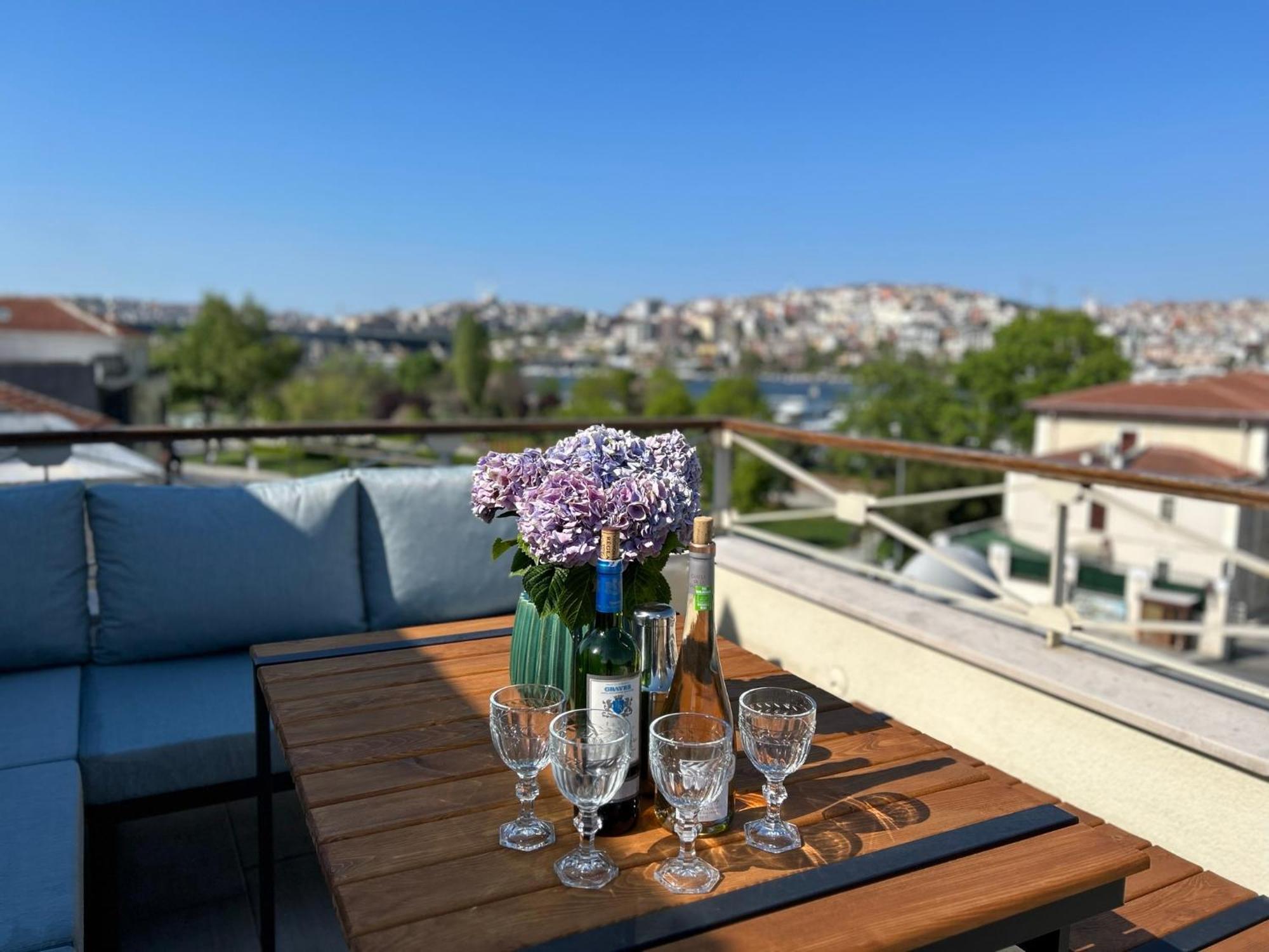 Waterfront Apartment By The Tram - Terrace With Dome & Golden Horn View In Fatih Istanbul Exterior foto