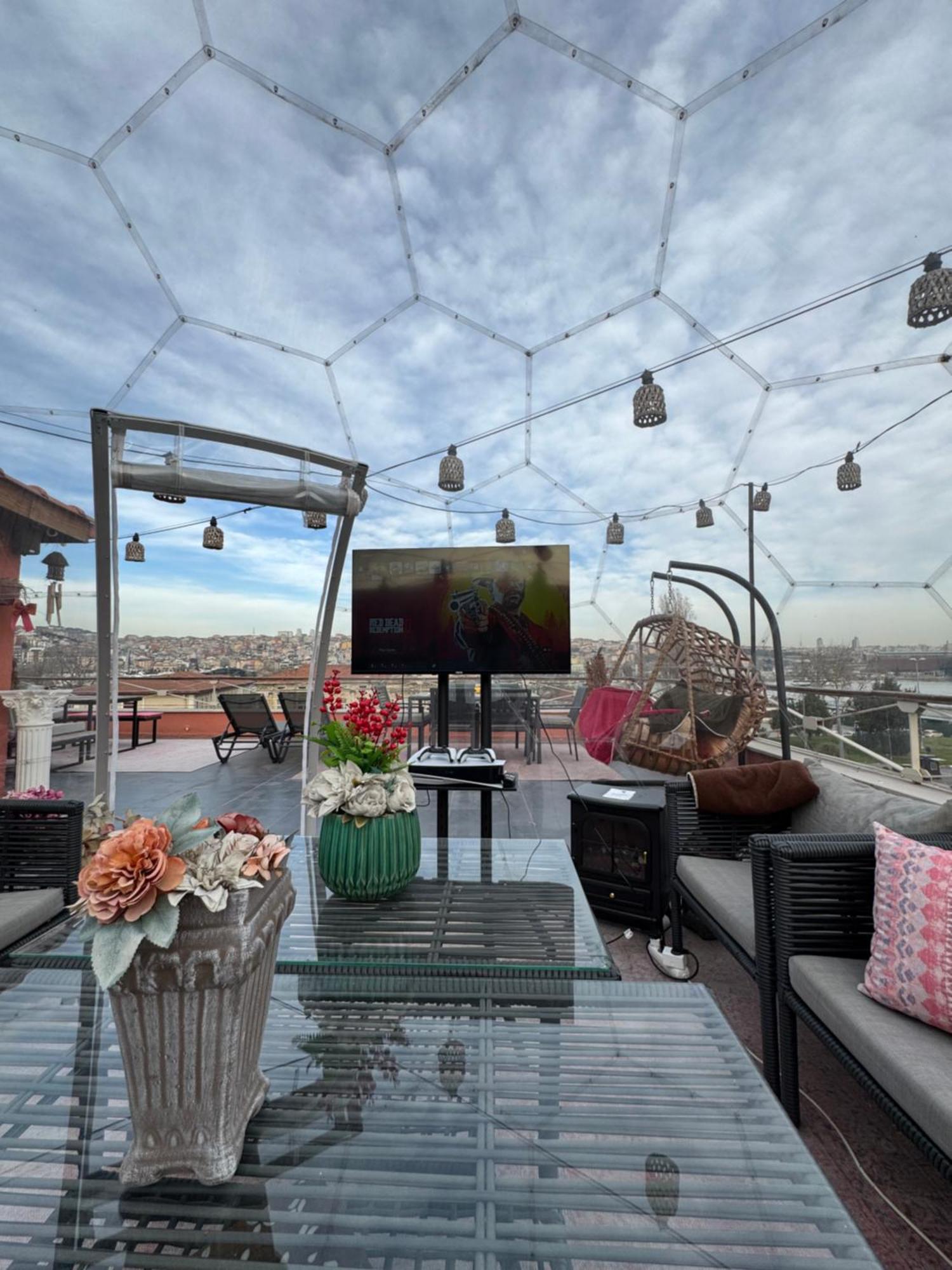 Waterfront Apartment By The Tram - Terrace With Dome & Golden Horn View In Fatih Istanbul Exterior foto